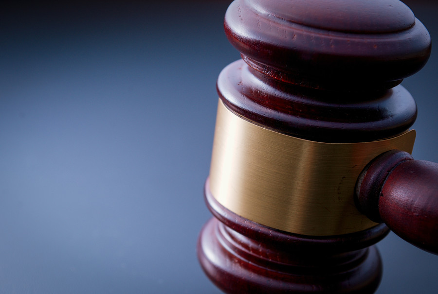 上海離婚律師視角:男方有病離婚時孩子撫養權問題探討