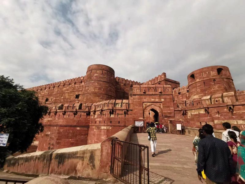 徐匯區離婚律師來講講在婚姻關系存續期間所欠債務是否為夫妻共同債務