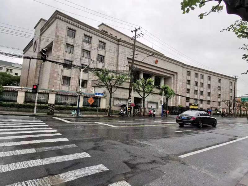 離婚被告經(jīng)合法傳喚不到庭是否當(dāng)庭作出離婚判決?上海婚姻律師為您解答